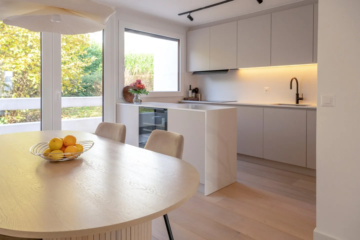 Urban-Chic in Rüschlikon: 5.5-Room Maisonette with Panorama over Lake Zurich - Photo 12 of 25