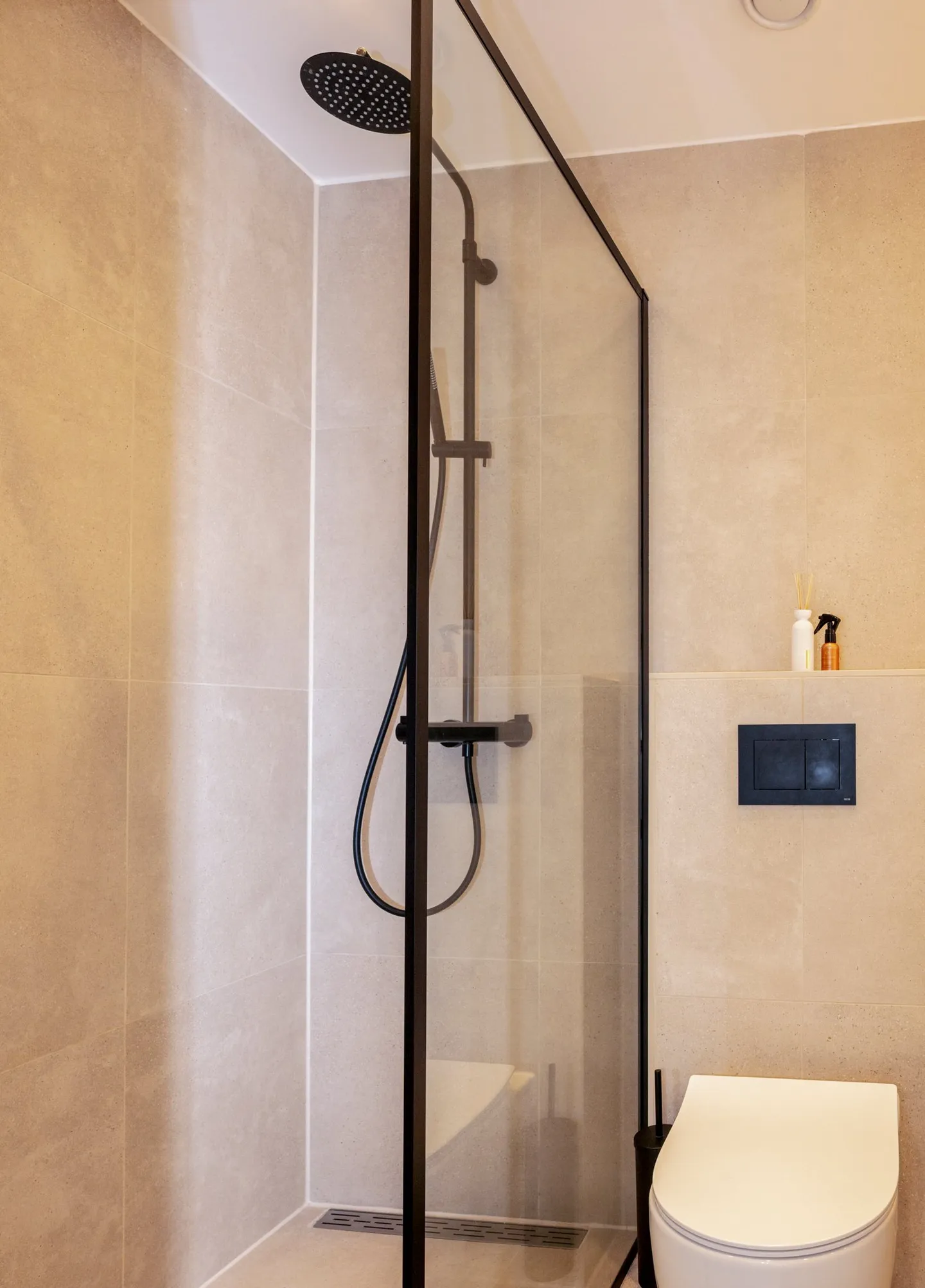 Urban-Chic in Rüschlikon: 5.5-Room Maisonette with Panorama over Lake Zurich - Photo 19 of 25