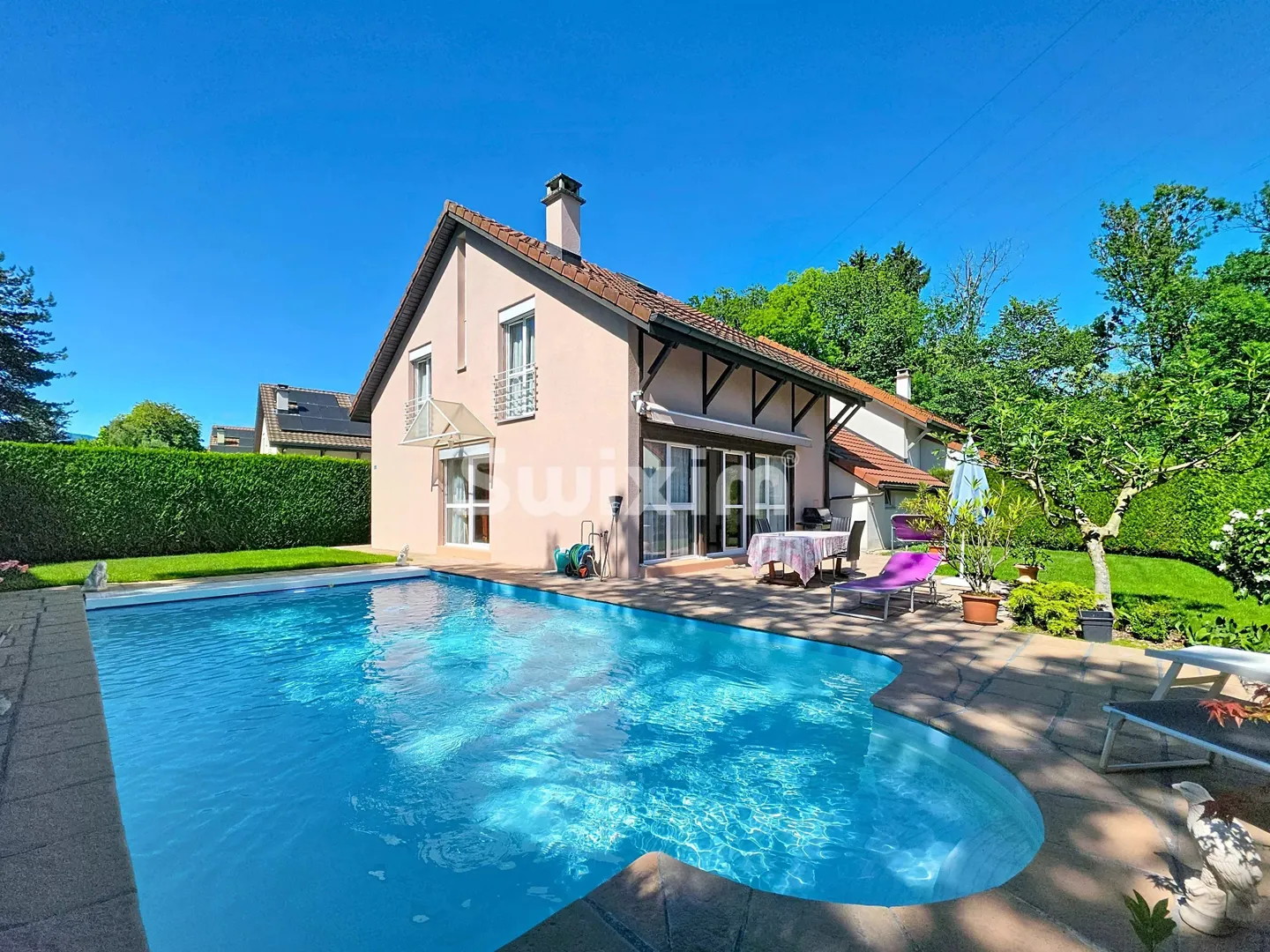 FAMILY HOUSE WITH SWIMMING POOL - Photo 1 of 8
