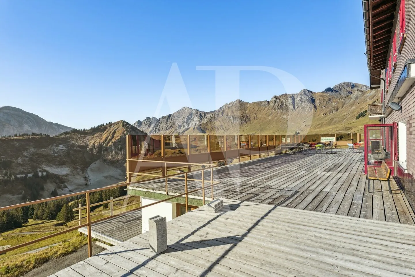 Restaurant with ski-in-out guest rooms in Champéry Planachaux - Photo 10 of 20