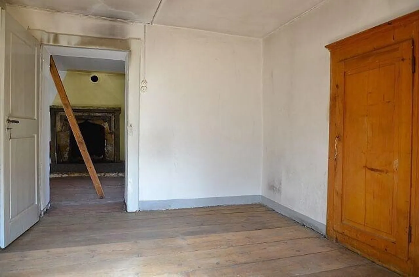 Maison dans le centre de 5 pièces à rénover avec rustique et jardin, très calme avec belle vue - Photo 9 sur 12