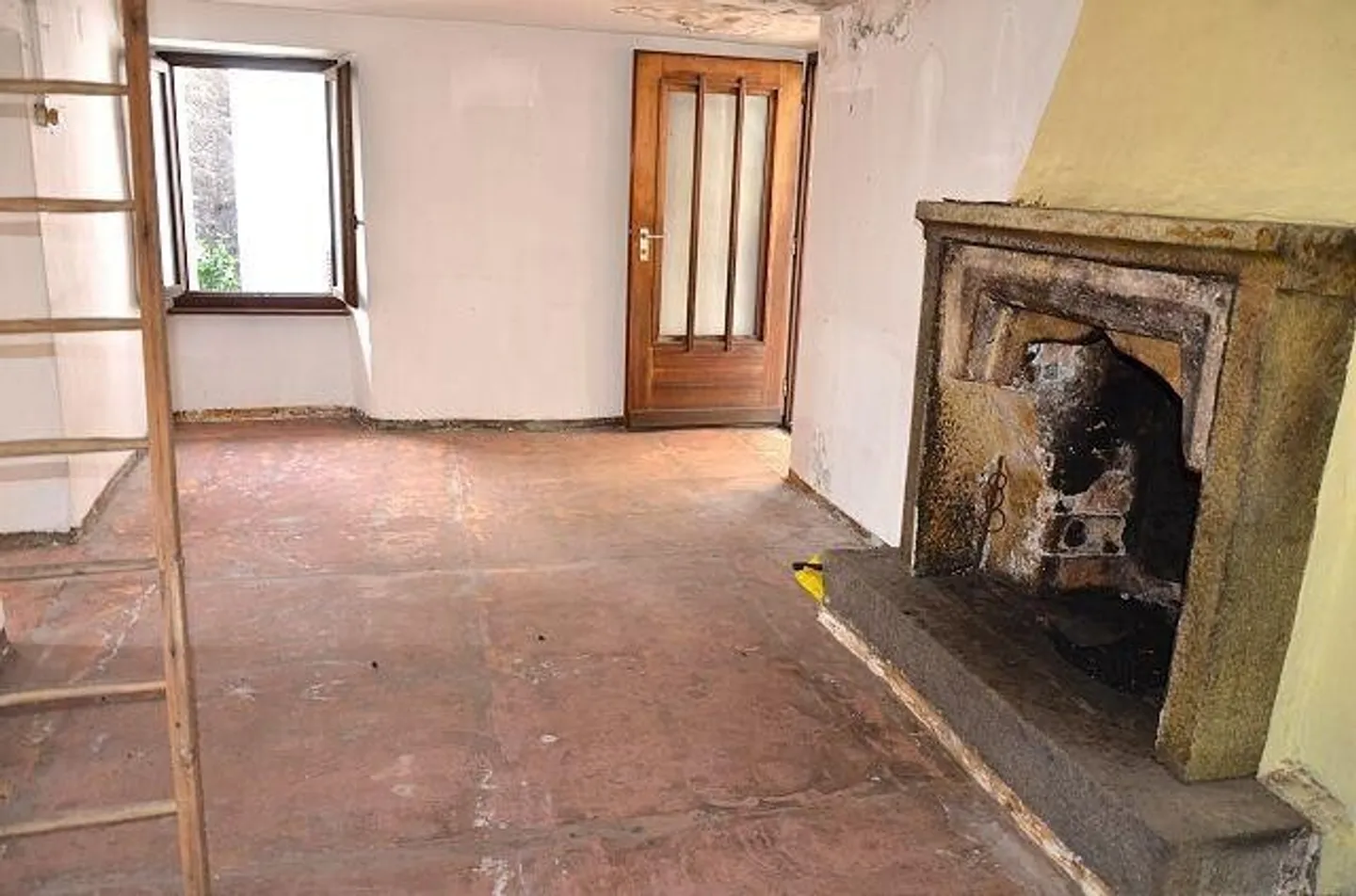 Maison dans le centre de 5 pièces à rénover avec rustique et jardin, très calme avec belle vue - Photo 6 sur 12