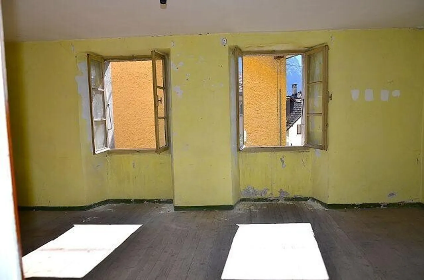 Maison dans le centre de 5 pièces à rénover avec rustique et jardin, très calme avec belle vue - Photo 12 sur 12