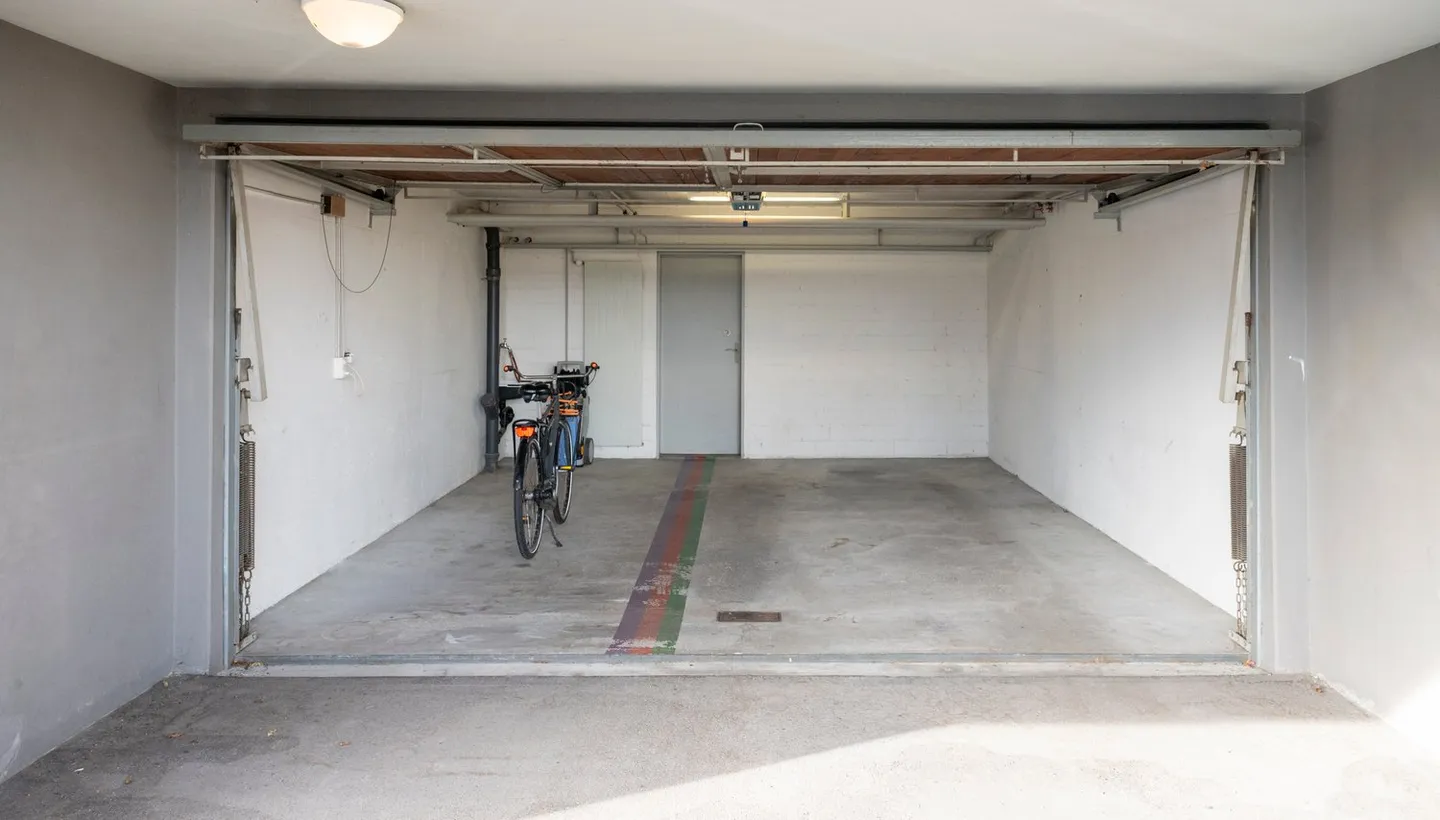 Urban-Chic in Rüschlikon: 5.5-Room Maisonette with Panorama over Lake Zurich - Photo 24 of 25