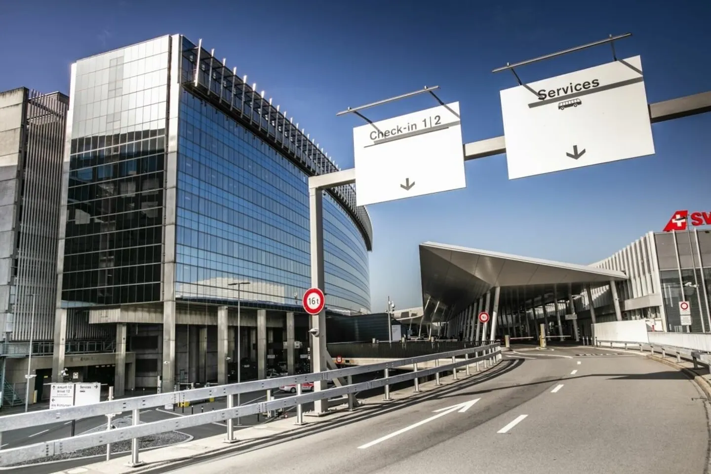 Prime Center 1 - Büroblock mit Aussicht auf das Fluggeschehen - Foto 1 von 10