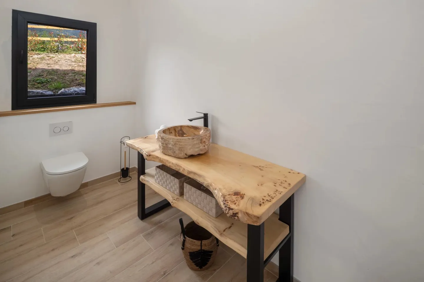 Exceptional 5.5-room chalet in Crans-Montana - Stunning view and jacuzzi - Photo 44 of 49