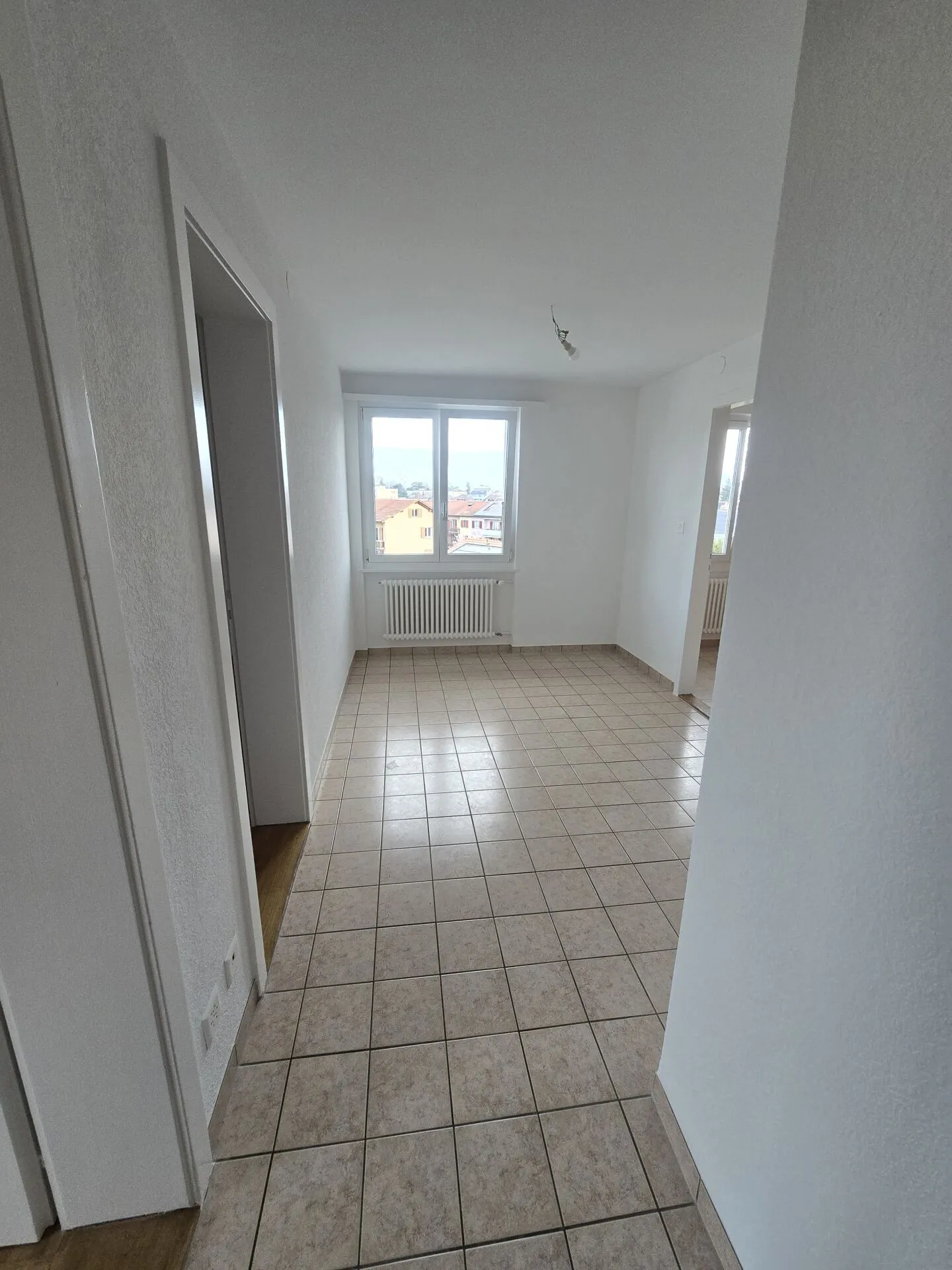 4 Room Apartment - Photo 3 of 7