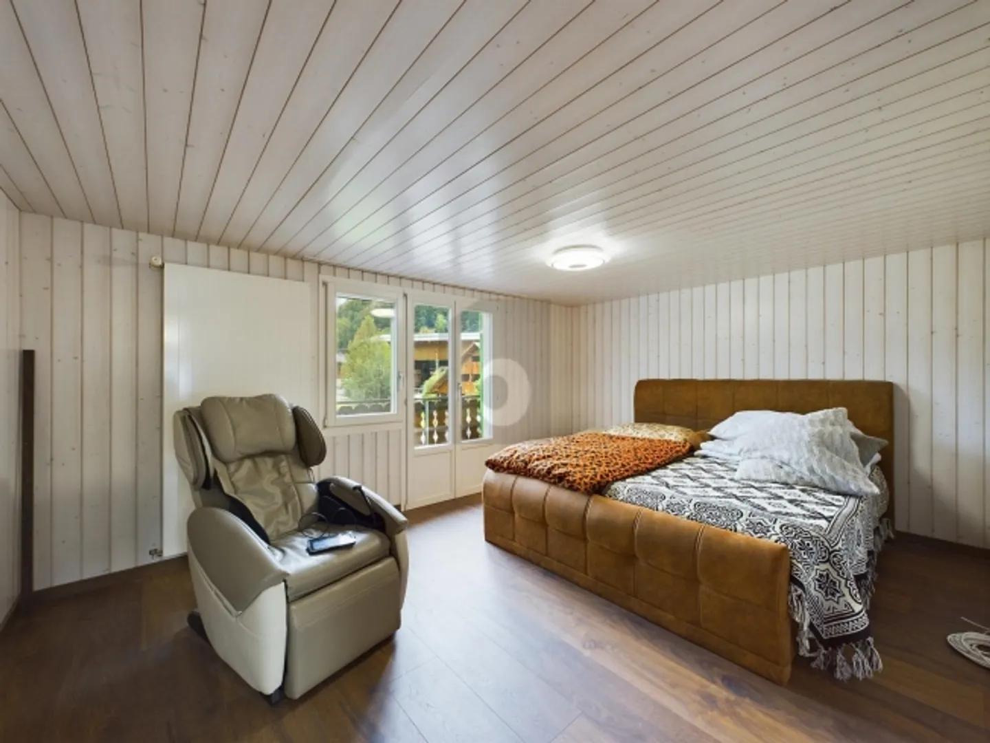 «SANIERTES TRADITIONSLOKAL MIT 25 PARKPLÄTZEN» - Photo 4 of 6