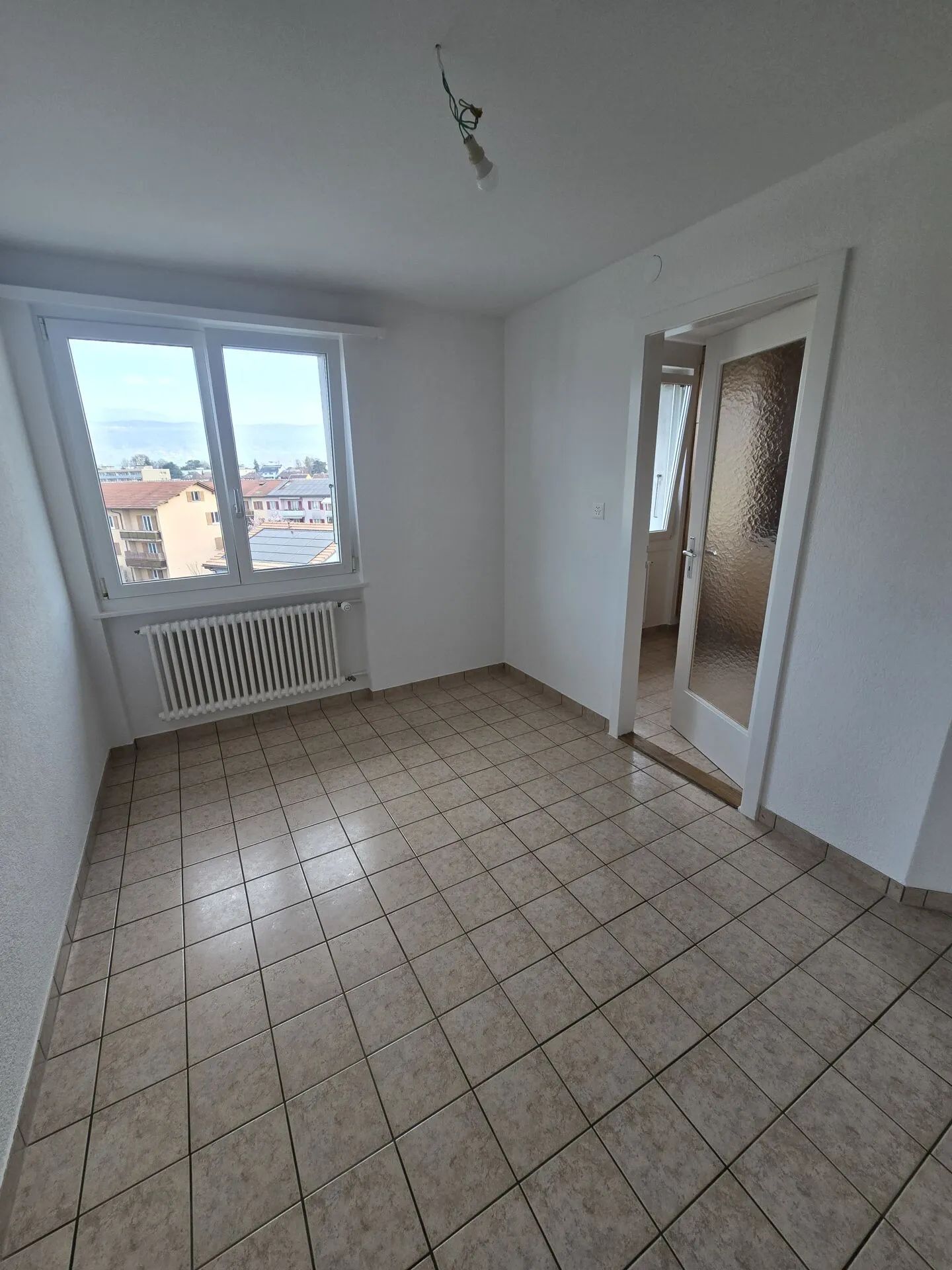 4 Room Apartment - Photo 5 of 7