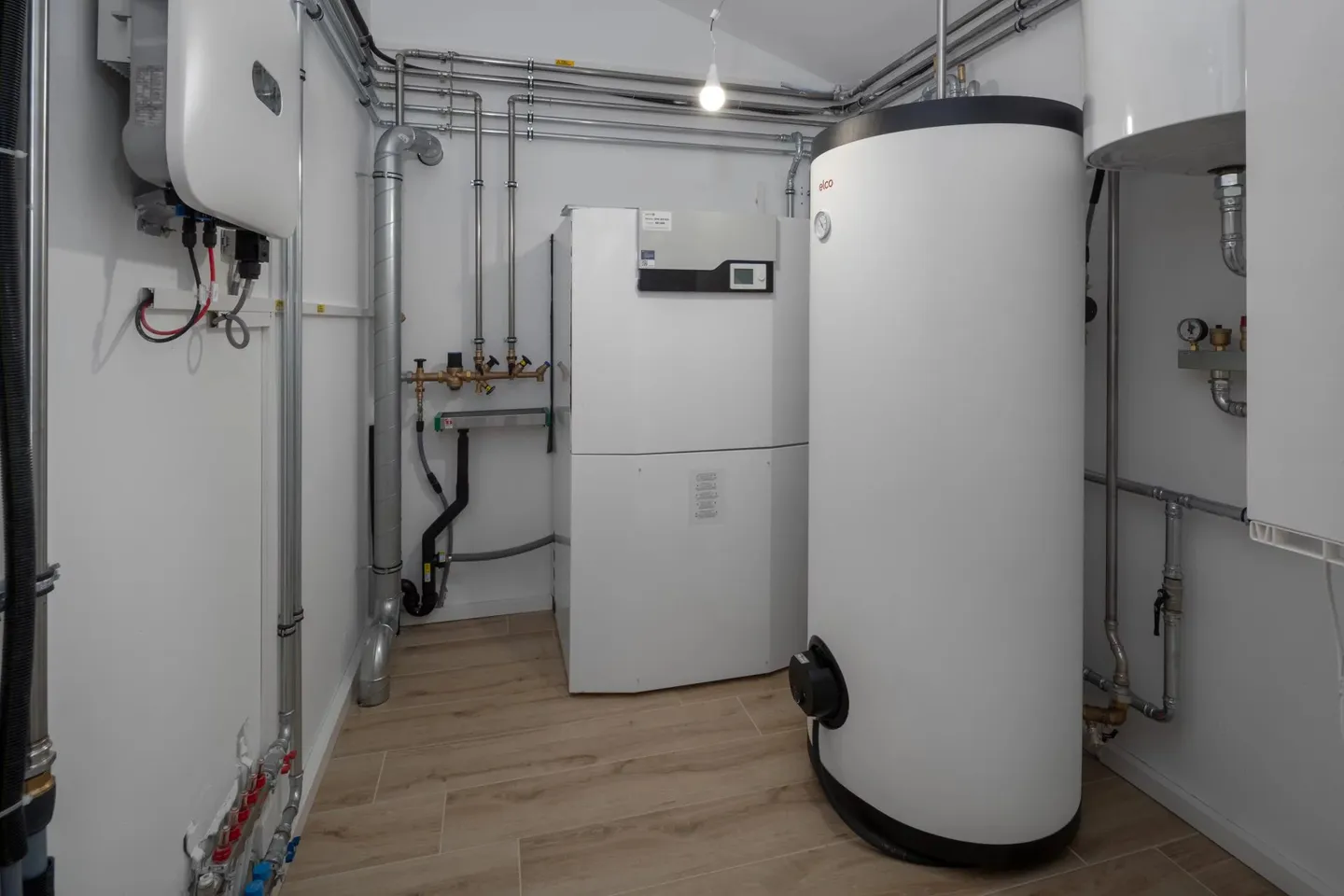 Exceptional 5.5-room chalet in Crans-Montana - Stunning view and jacuzzi - Photo 48 of 49