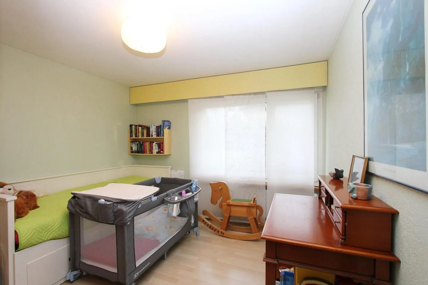 Well-maintained detached house in a great location - Photo 9 of 11