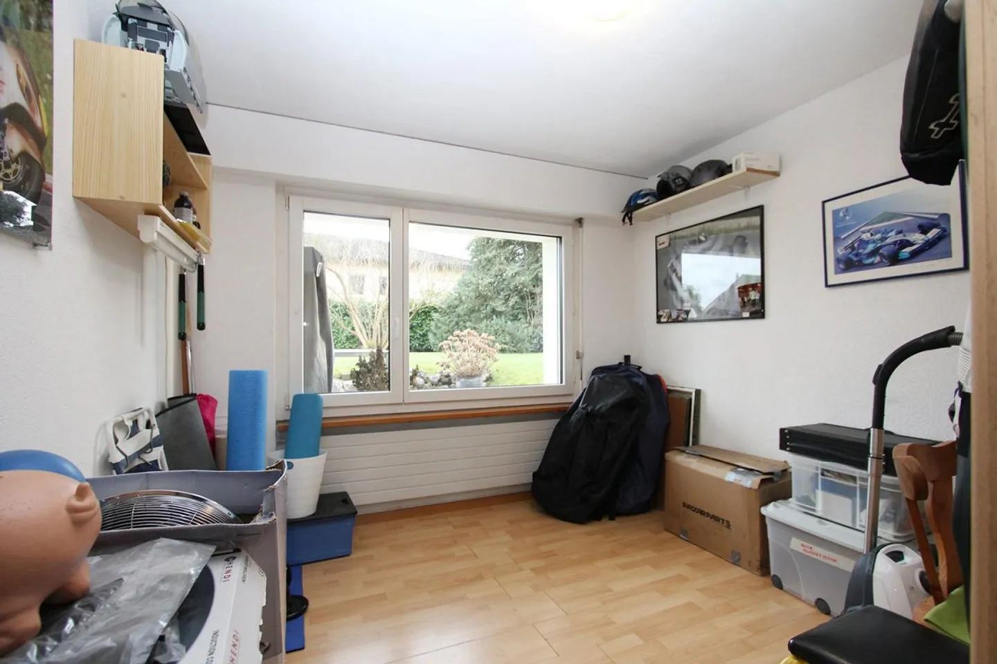 Well-maintained detached house in a great location - Photo 10 of 11