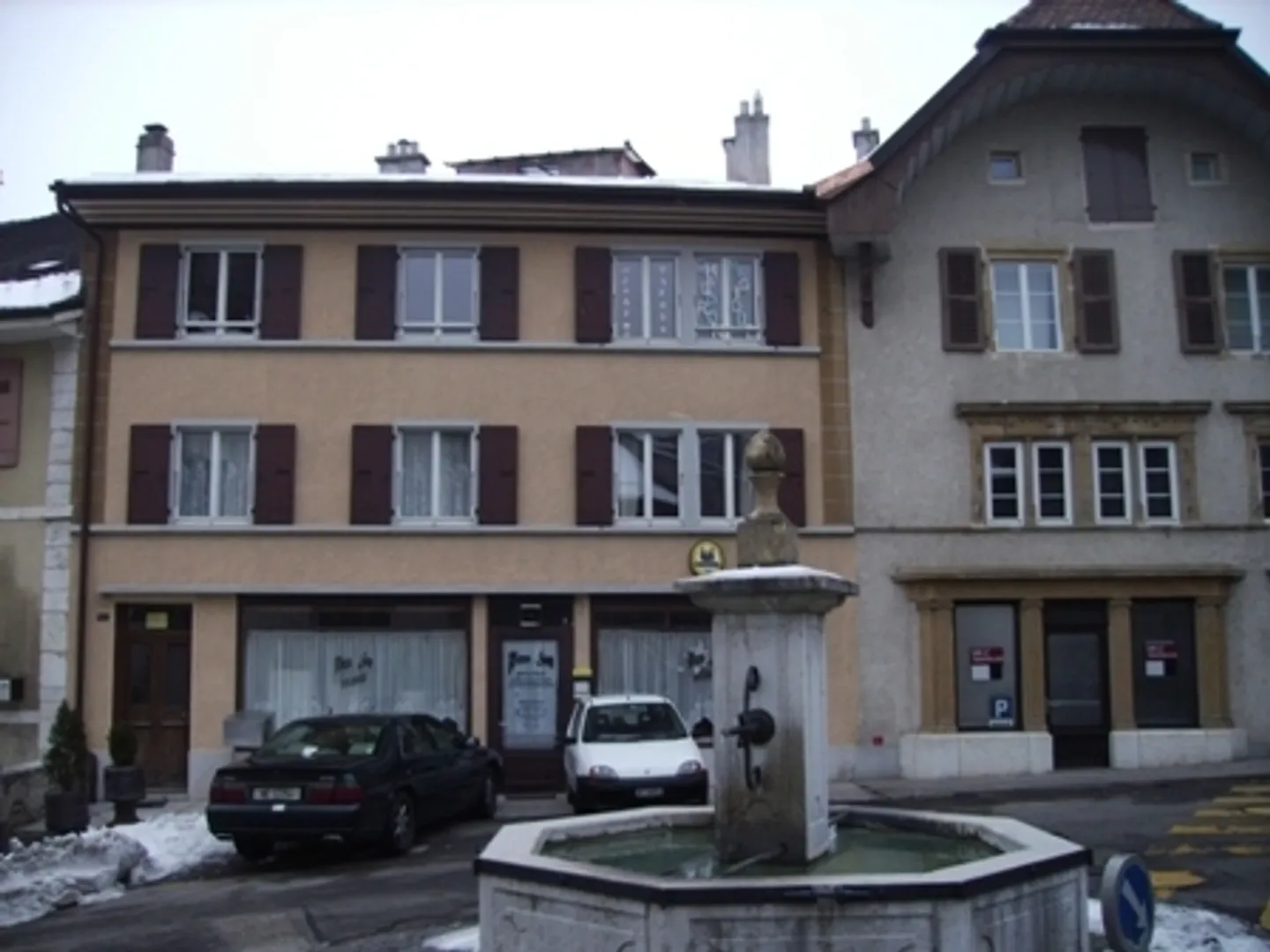 An outdoor parking space is available for rent in Corcelles - Photo 1 of 2