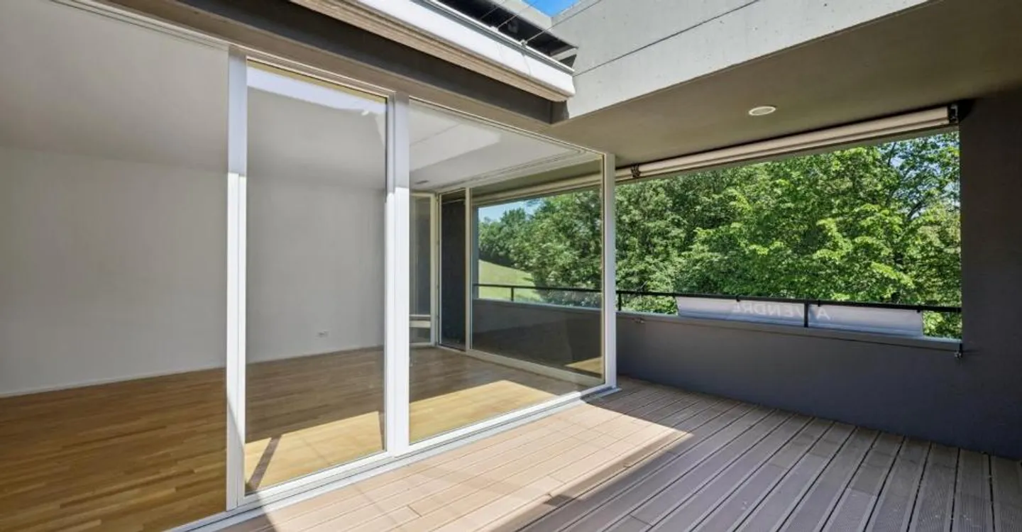Contemporary half-level dwelling with loggia, independent studio - Photo 2 of 6