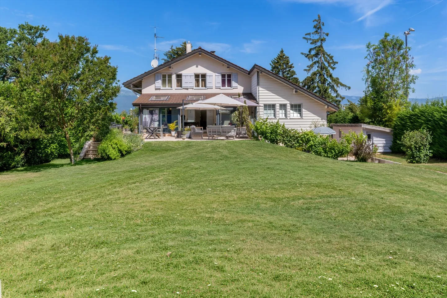 Charmante Villa mit Mietpotential - Foto 1 von 1