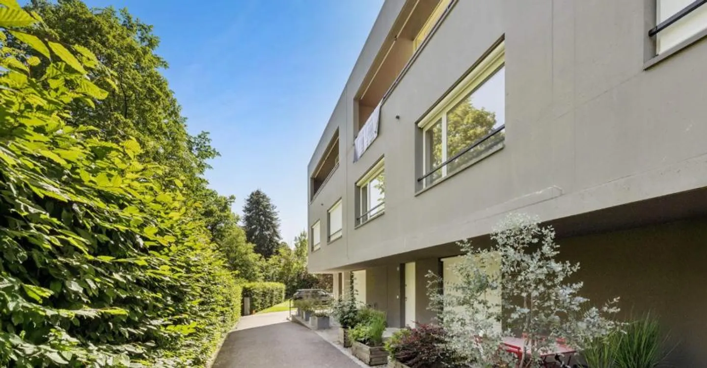 Contemporary half-level dwelling with loggia, independent studio - Photo 3 of 6