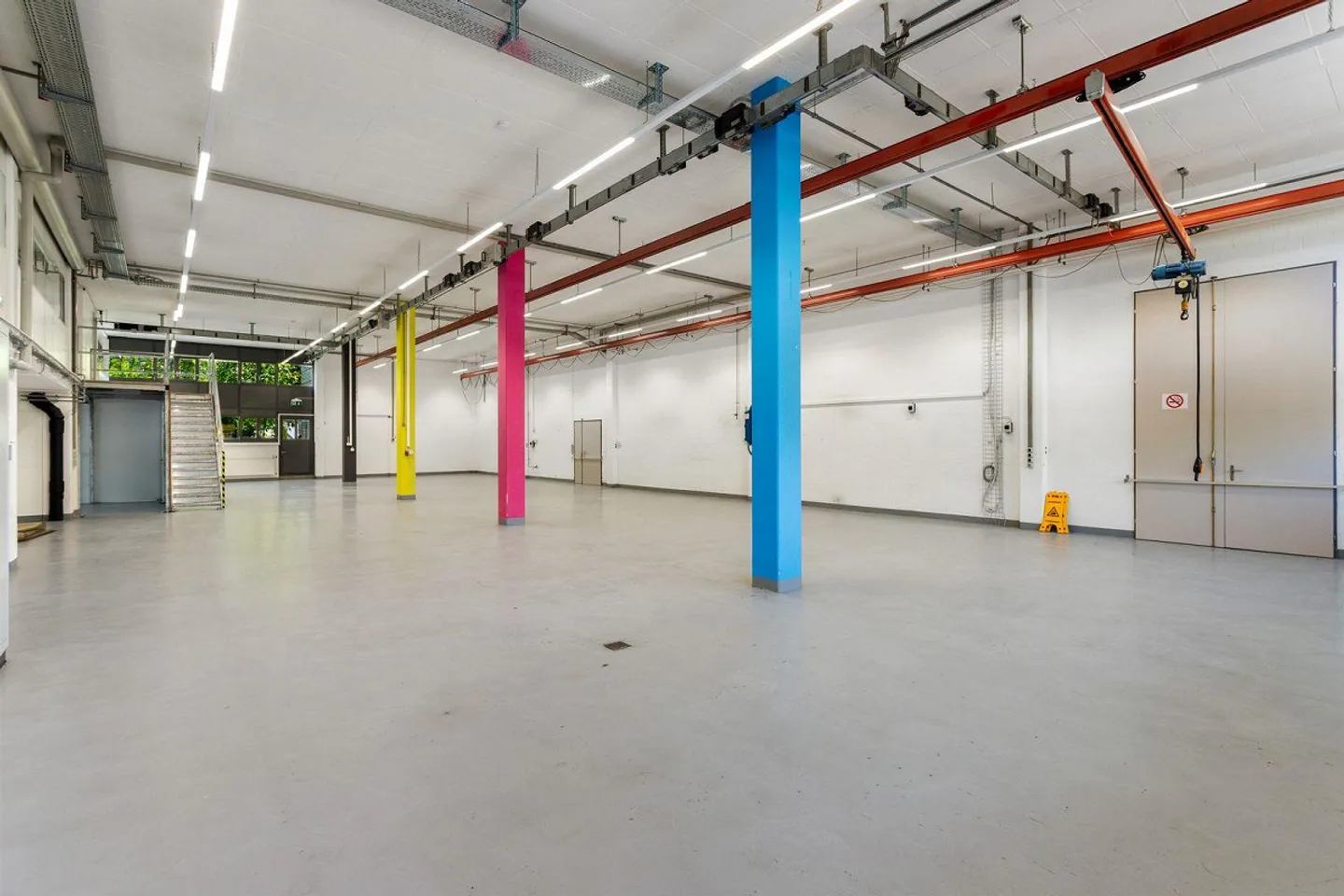 Spazi commerciali e per uffici versatili con oltre 1.150 m² di superficie utile - Foto 2 di 17