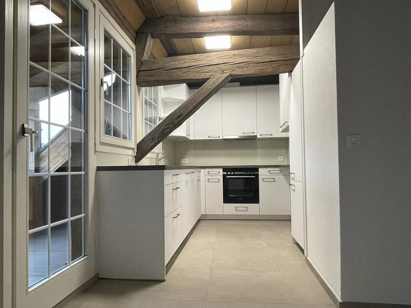 Appartamento duplex di 4,5 stanze parzialmente ristrutturato nel cuore di Sissach - Foto 1 di 22