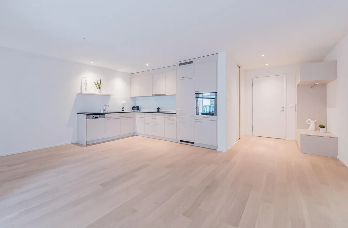 Appartement récemment rénové et bien entretenu avec un grand confort de vie - Photo 2 sur 9