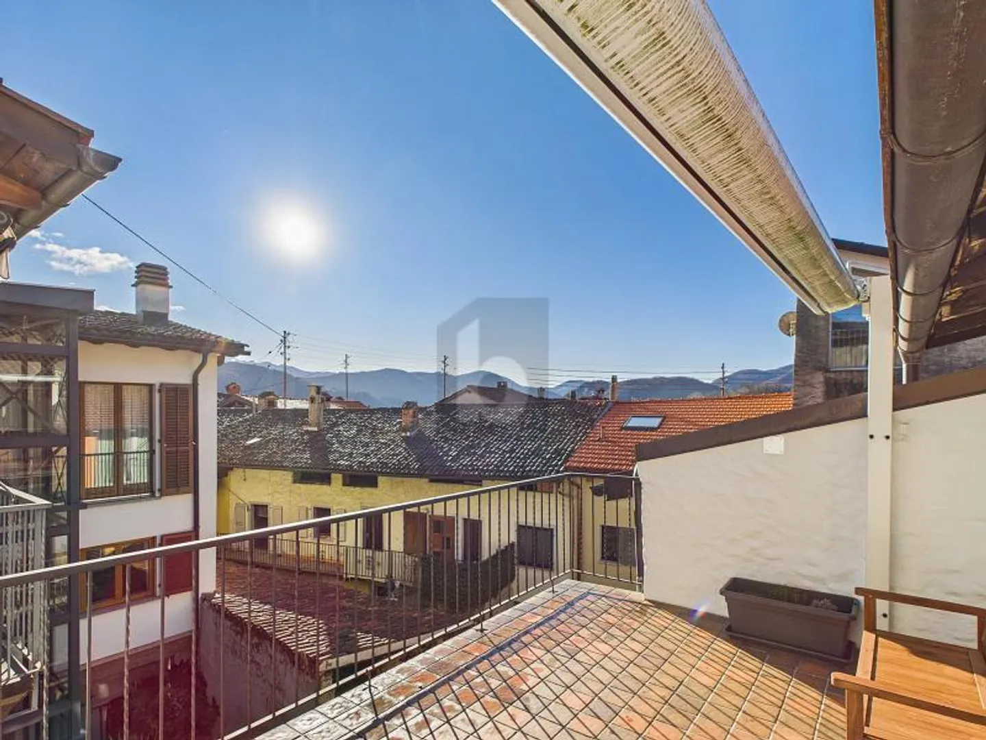 GRAZIOSO E ACCOGLIENTE CON TERRAZZA - Photo 2 sur 6