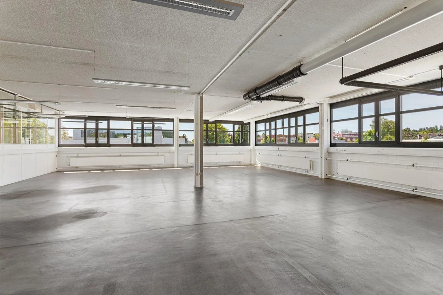 Spazi commerciali e per uffici versatili con oltre 1.150 m² di superficie utile - Foto 12 di 17