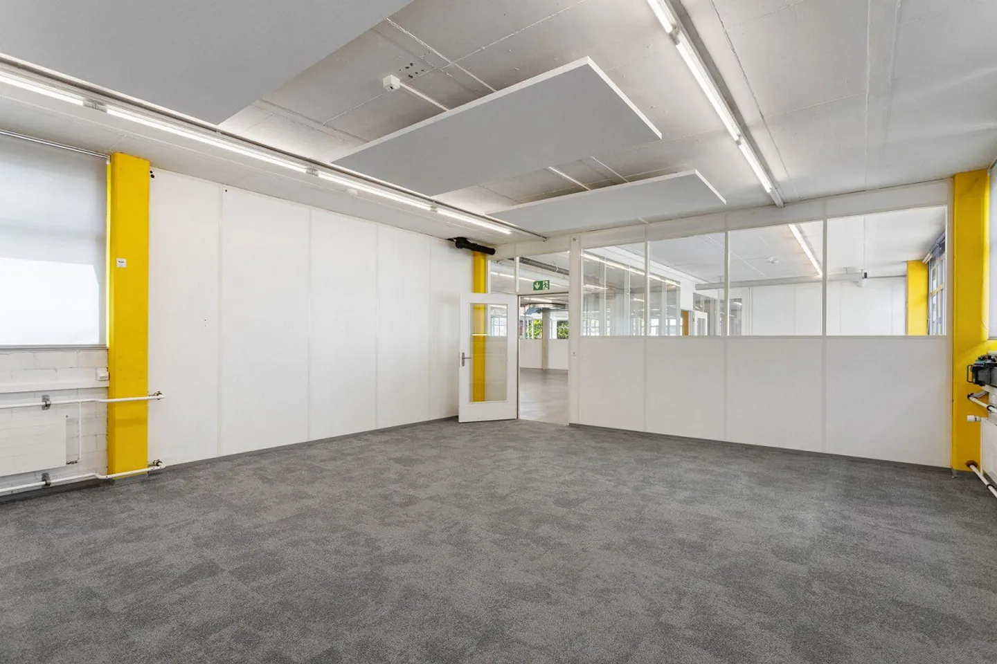 Spazi commerciali e per uffici versatili con oltre 1.150 m² di superficie utile - Foto 15 di 17