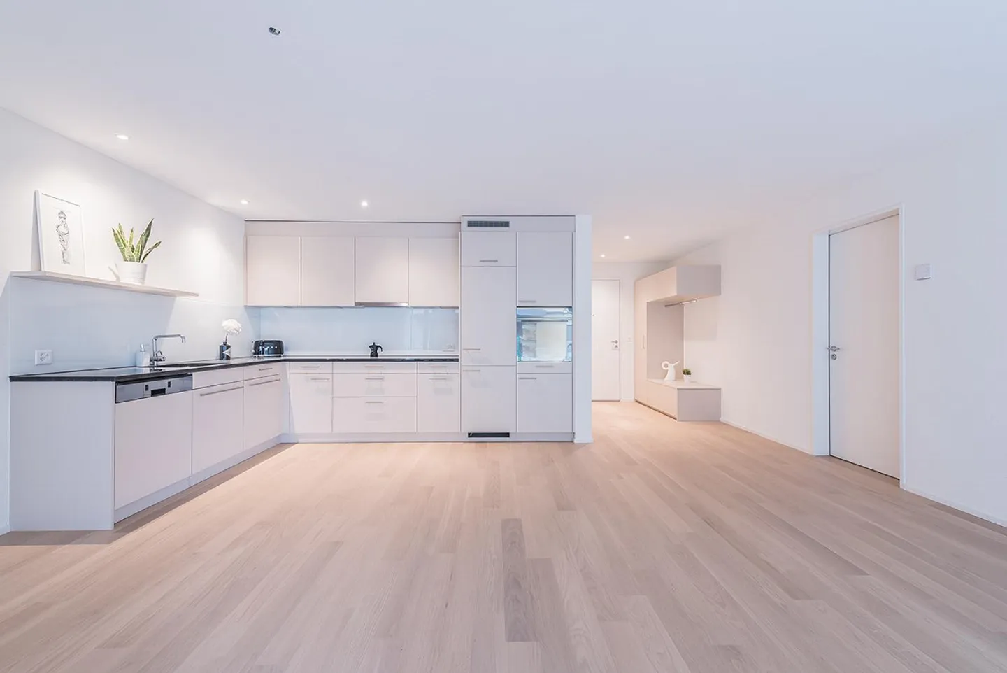 Appartement récemment rénové et bien entretenu avec un grand confort de vie - Photo 3 sur 9