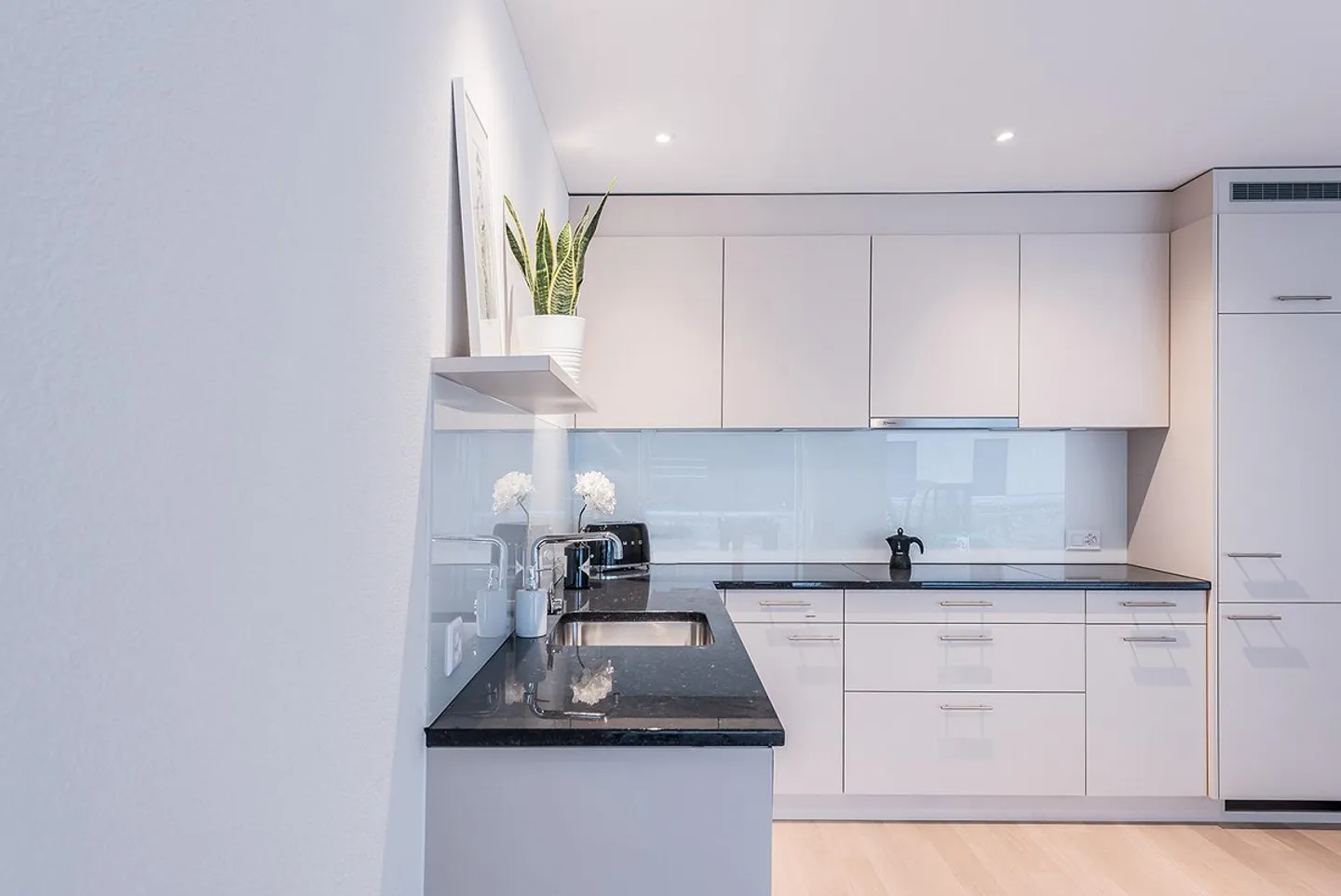 Appartement récemment rénové et bien entretenu avec un grand confort de vie - Photo 4 sur 9