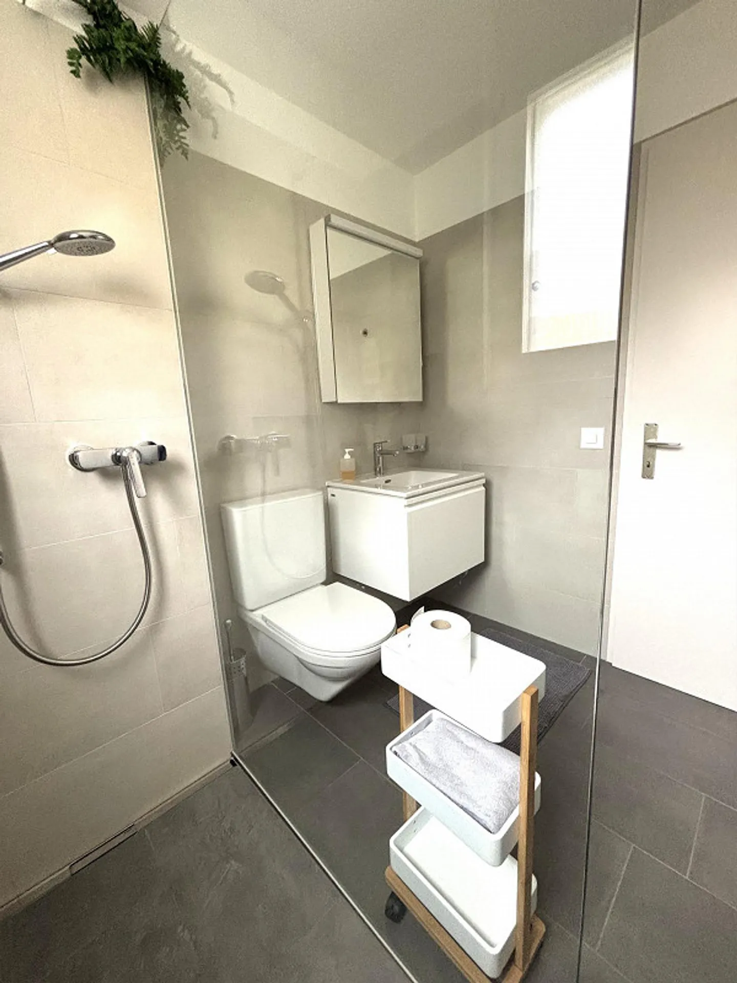 Moderno appartamento di 3,5 stanze in un quartiere tranquillo - Foto 13 di 22