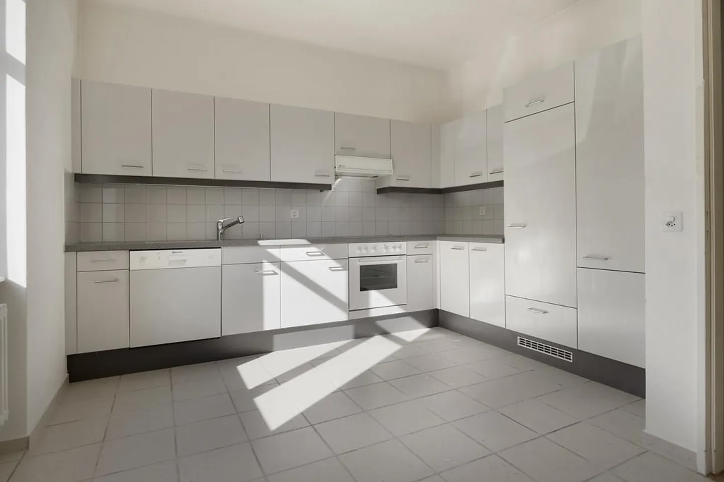 Grosszügige Wohnung mit Balkon - Foto 3 von 17