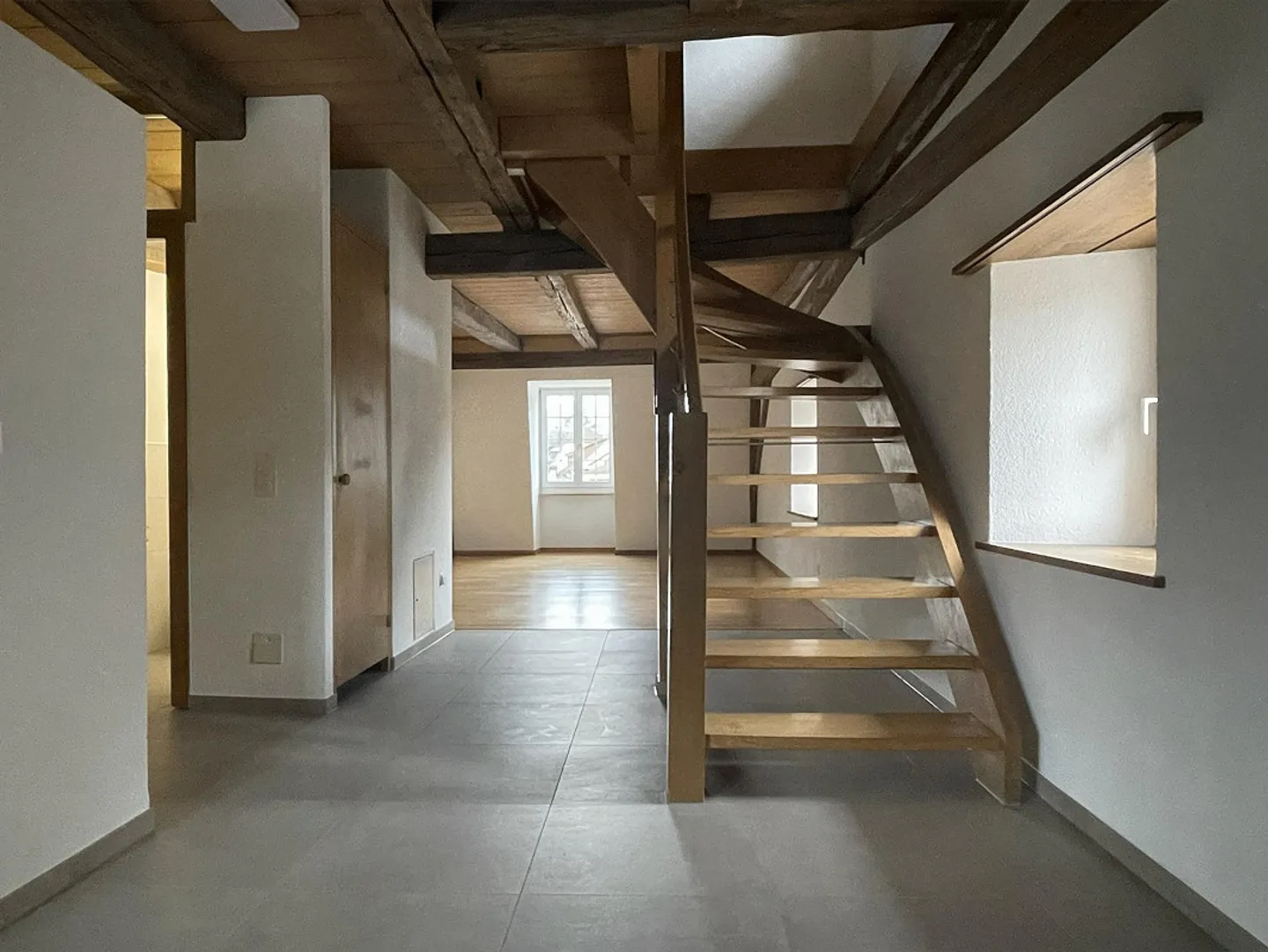 Appartamento duplex di 4,5 stanze parzialmente ristrutturato nel cuore di Sissach - Foto 7 di 22