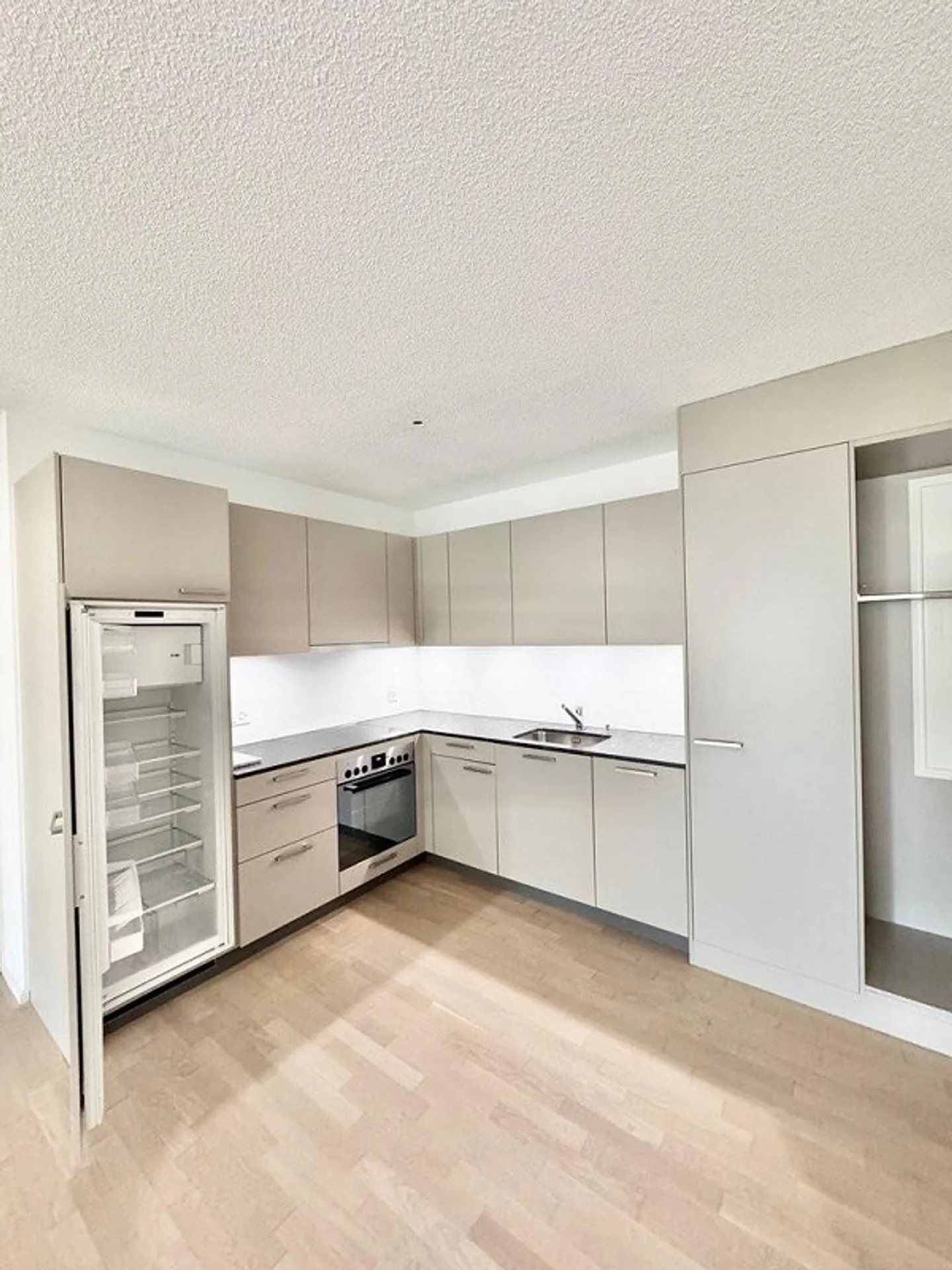 Appartamento moderno cerca residenti - Foto 2 di 7