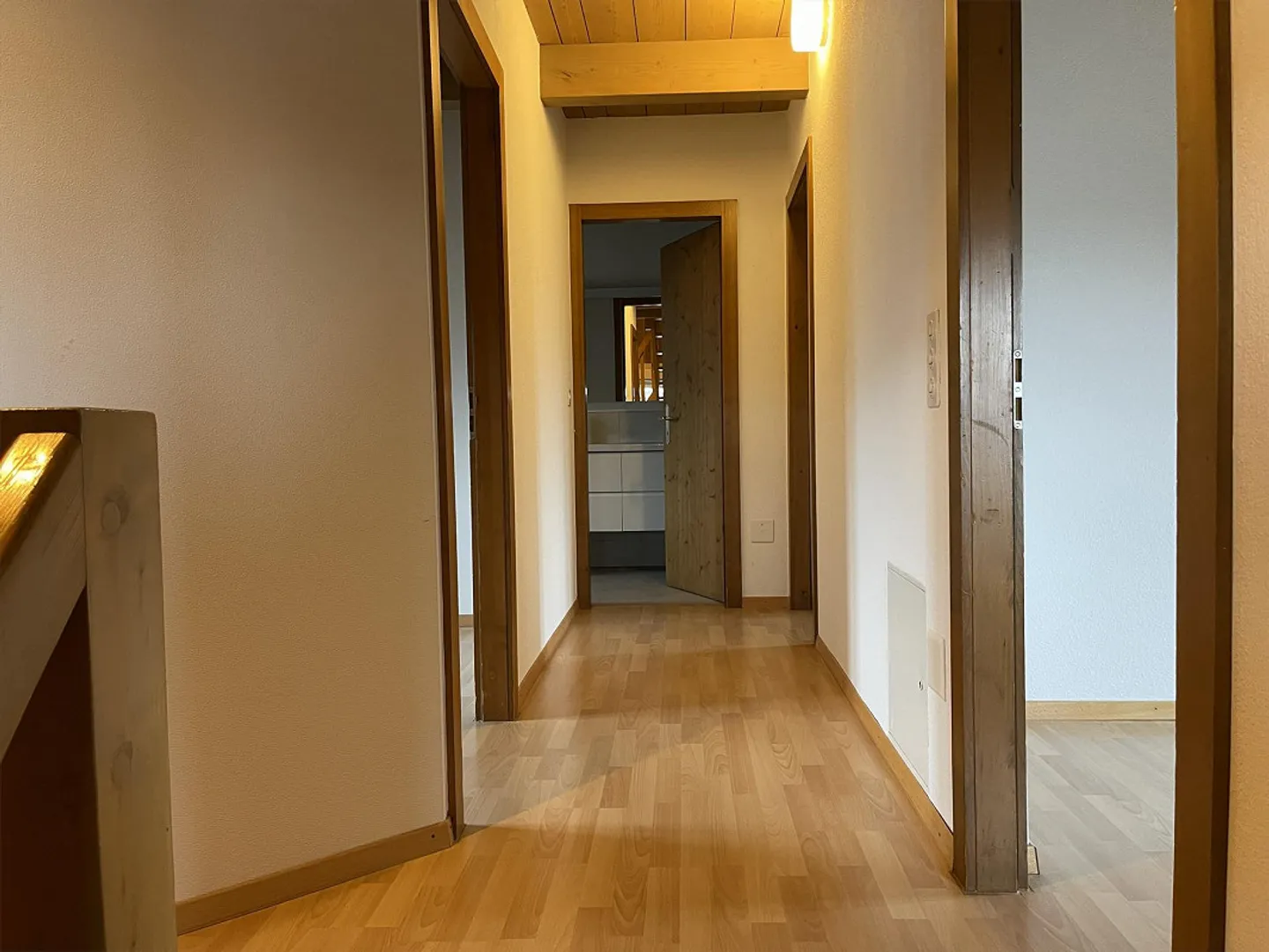 Appartamento duplex di 4,5 stanze parzialmente ristrutturato nel cuore di Sissach - Foto 8 di 22