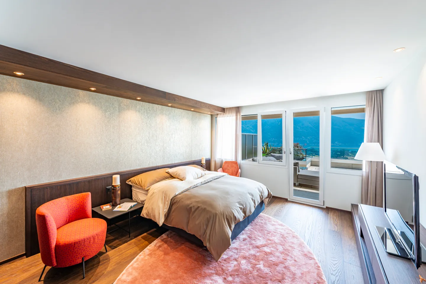 Luxury Apartment with Garden - Photo 7 of 18