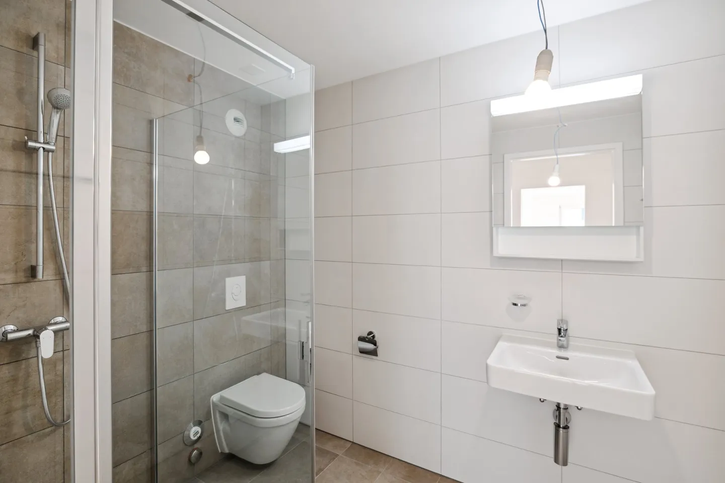 Modern and bright apartment - Photo 5 of 10