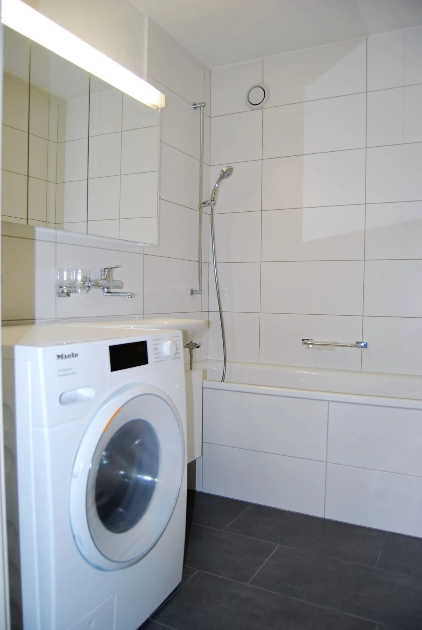 Cozy Lake Apartment is looking for you! - Photo 7 of 11