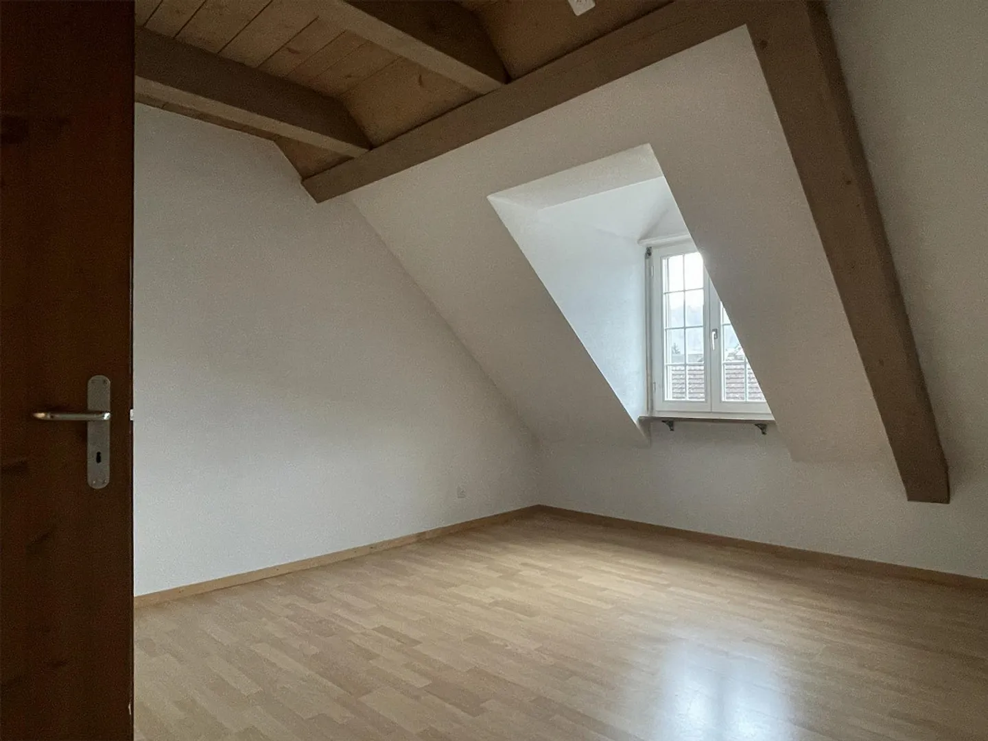 Appartamento duplex di 4,5 stanze parzialmente ristrutturato nel cuore di Sissach - Foto 10 di 22