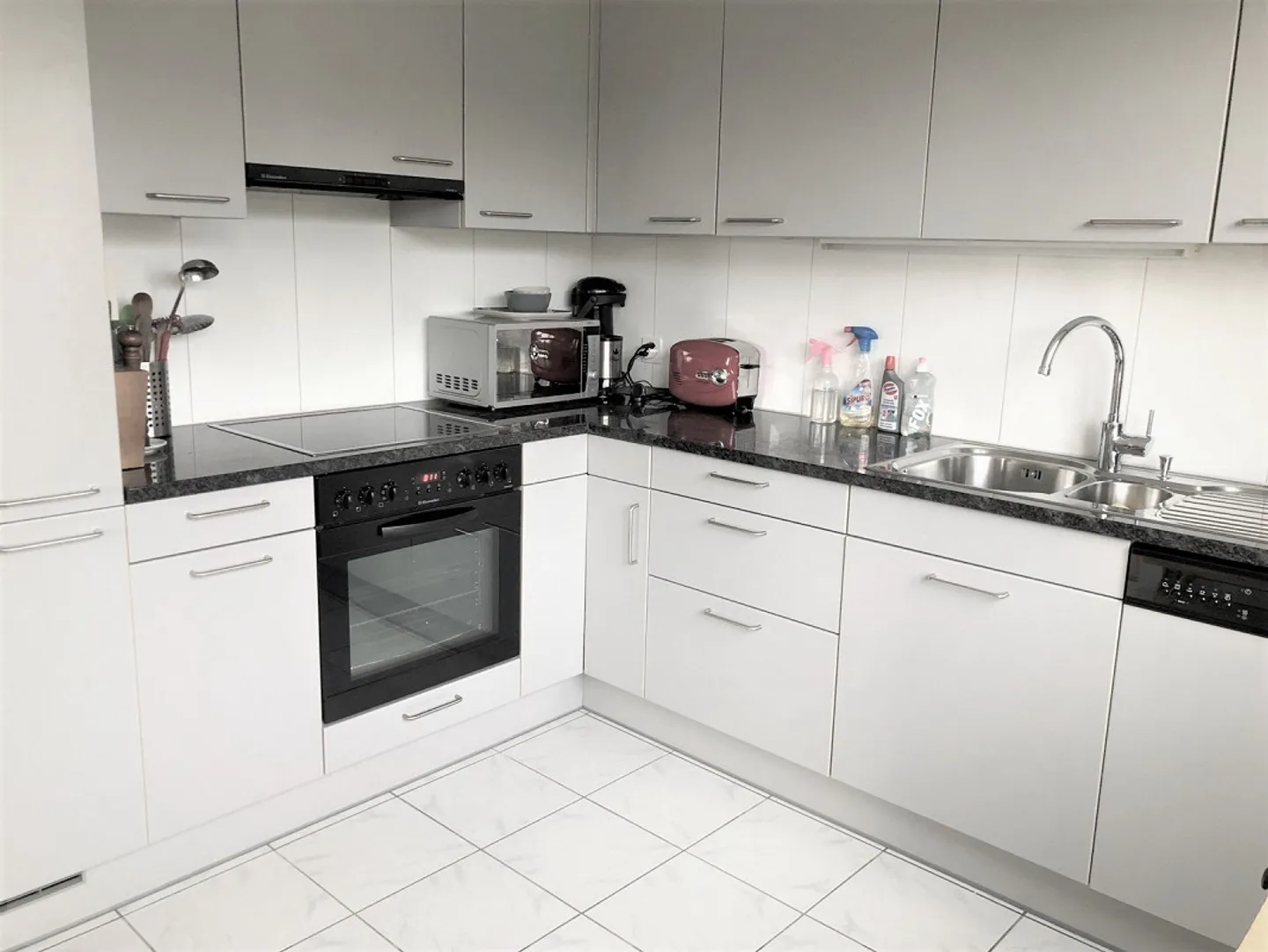 Your retreat with a view - comfortable living in a quiet location! - Photo 5 of 9