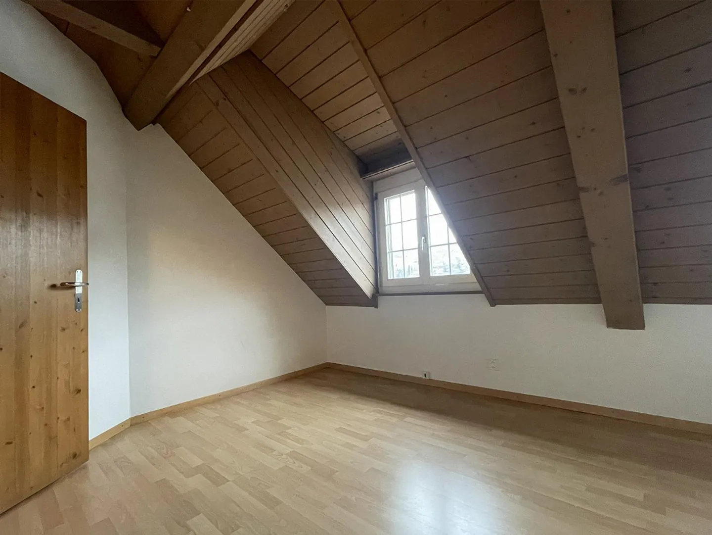 Appartamento duplex di 4,5 stanze parzialmente ristrutturato nel cuore di Sissach - Foto 14 di 22