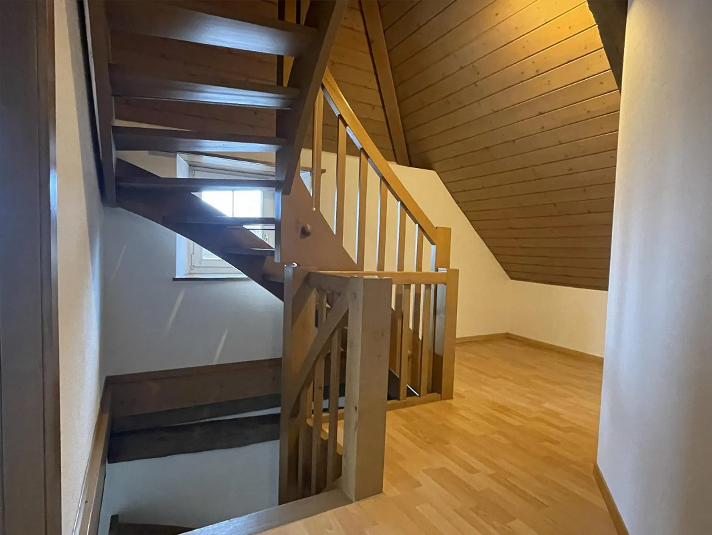 Appartamento duplex di 4,5 stanze parzialmente ristrutturato nel cuore di Sissach - Foto 15 di 22