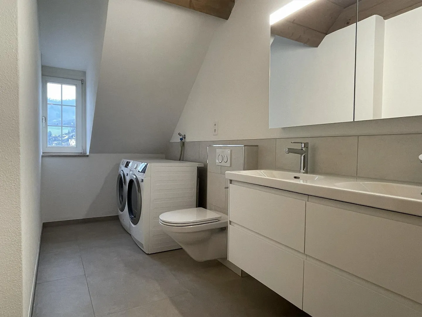 Appartamento duplex di 4,5 stanze parzialmente ristrutturato nel cuore di Sissach - Foto 11 di 22