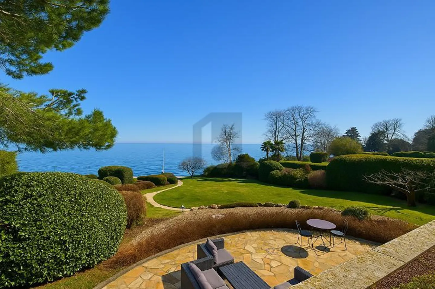 ULTRA EXCLUSIVE AVEC PLAGE ET PONTON PRIVÉS - Foto 1 von 5
