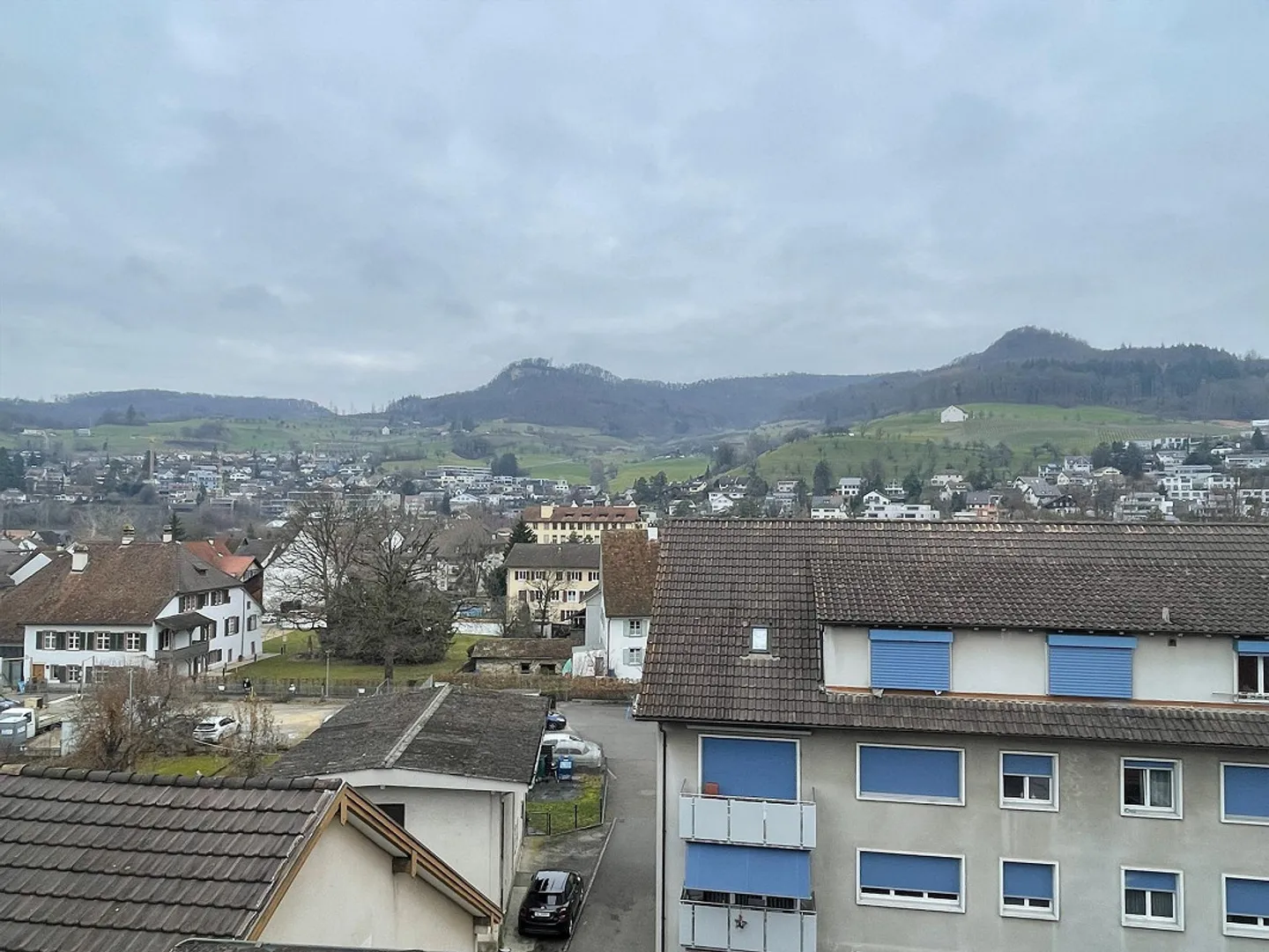 Appartamento duplex di 4,5 stanze parzialmente ristrutturato nel cuore di Sissach - Foto 18 di 22