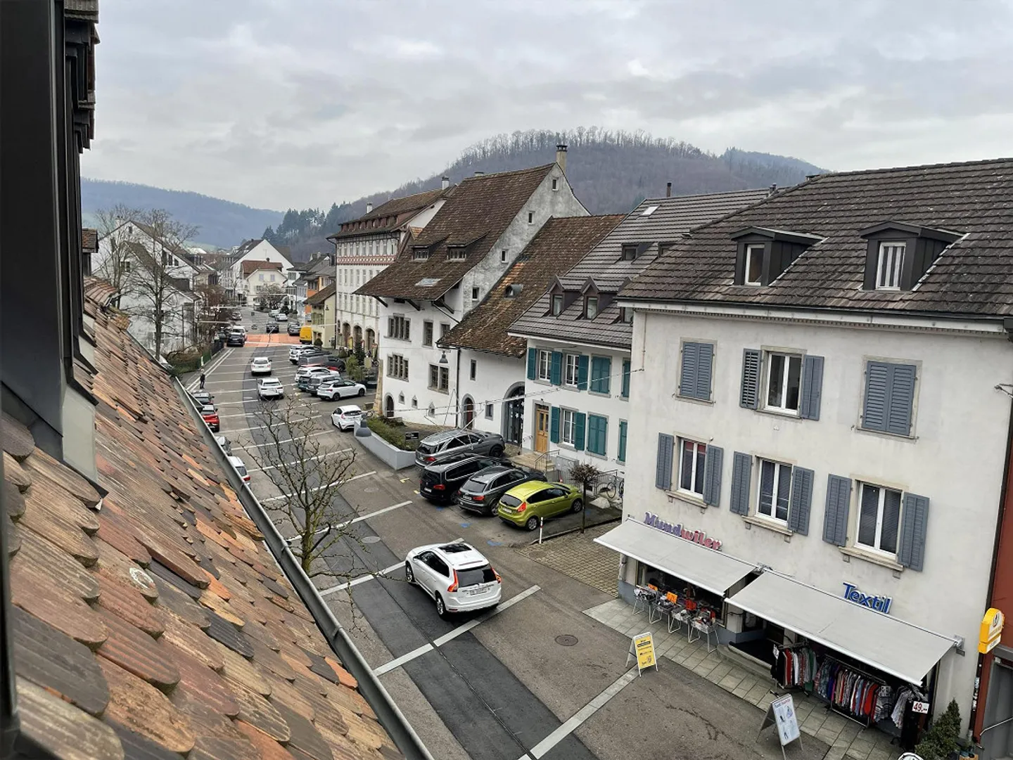 Appartamento duplex di 4,5 stanze parzialmente ristrutturato nel cuore di Sissach - Foto 20 di 22