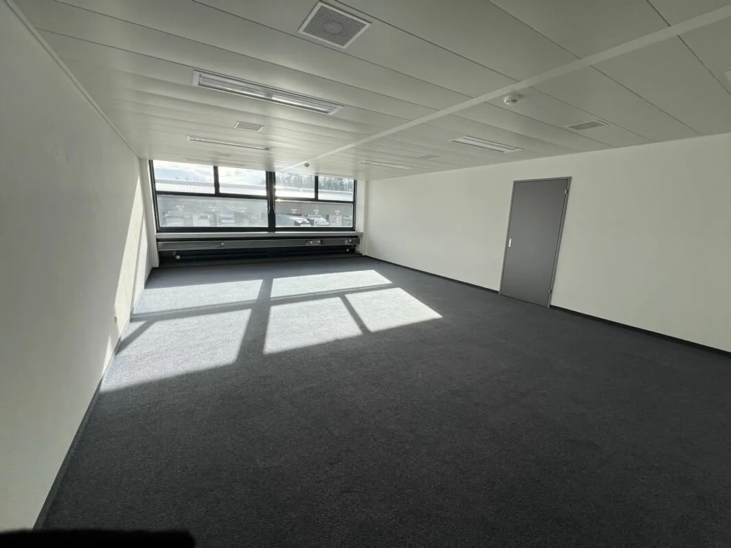 Büro in der Fracht Ost - Im Herzen der Fracht am Flughafen Zürich - Foto 1 von 3