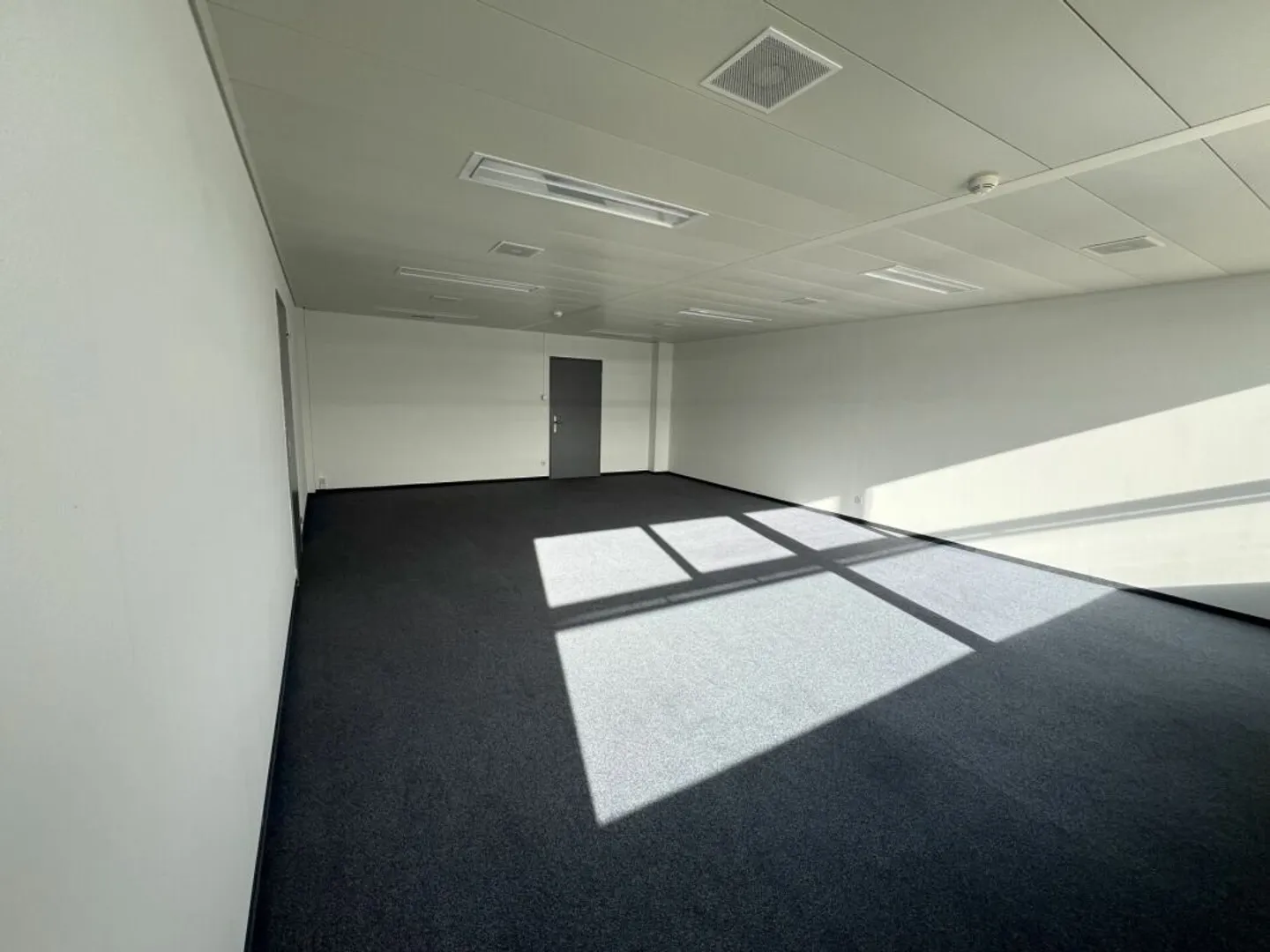 Büro in der Fracht Ost - Im Herzen der Fracht am Flughafen Zürich - Foto 2 von 3