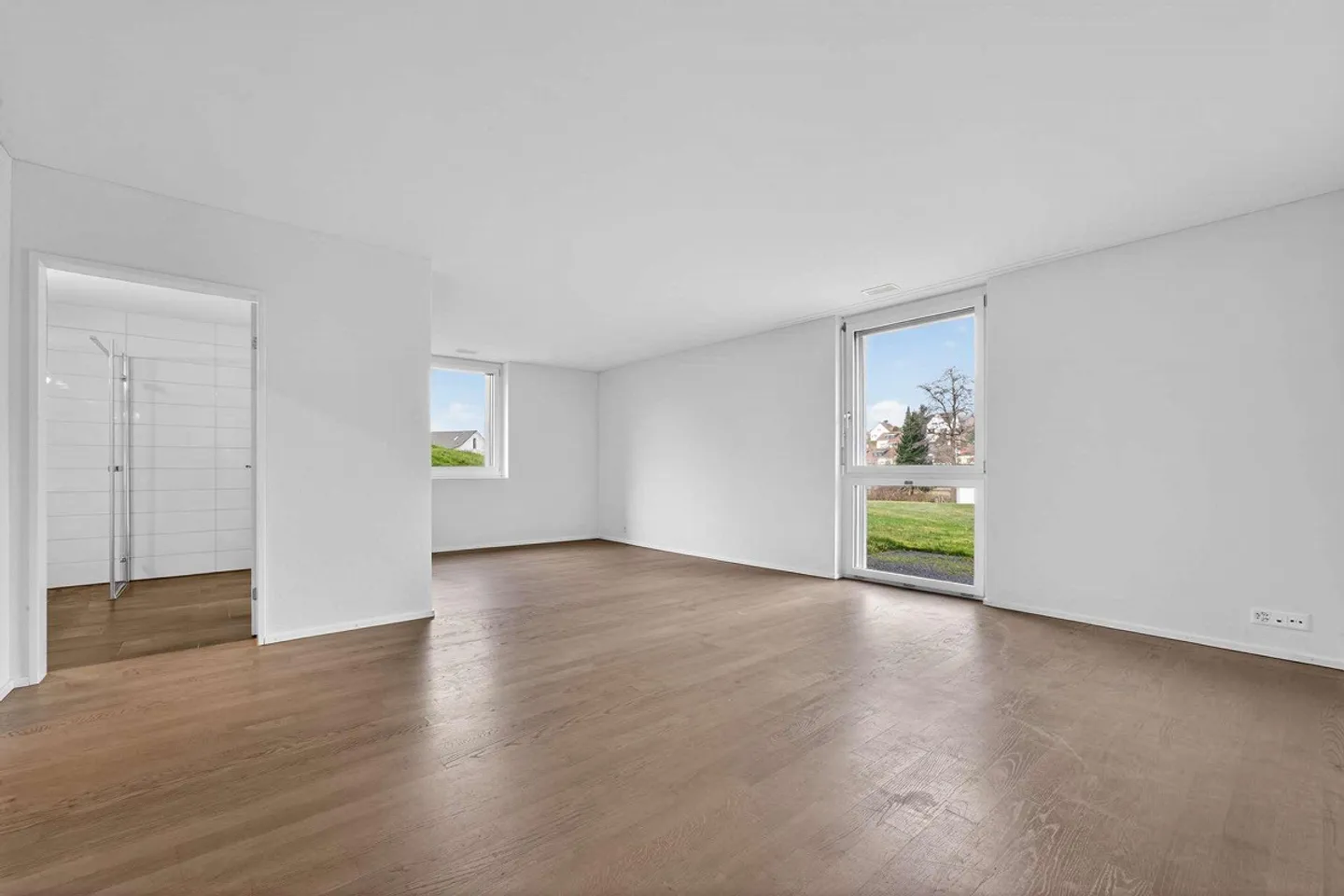 Appartement moderne de 1,5 pièce au rez-de-chaussée - Photo 1 sur 12