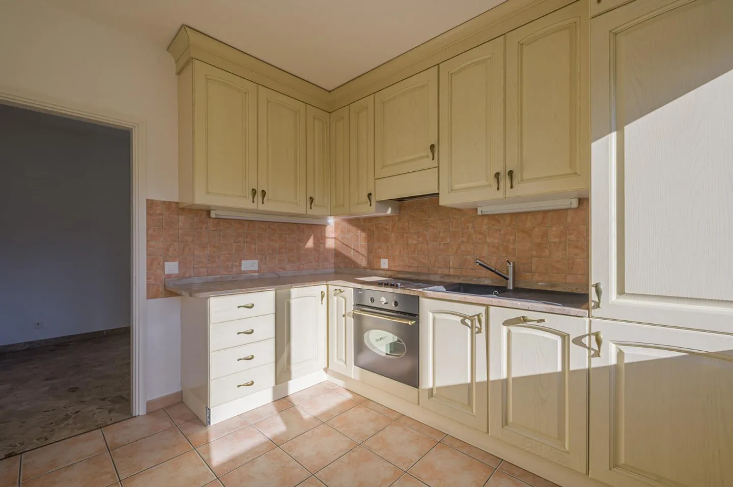 Appartement spacieux avec jardin - Photo 8 sur 13