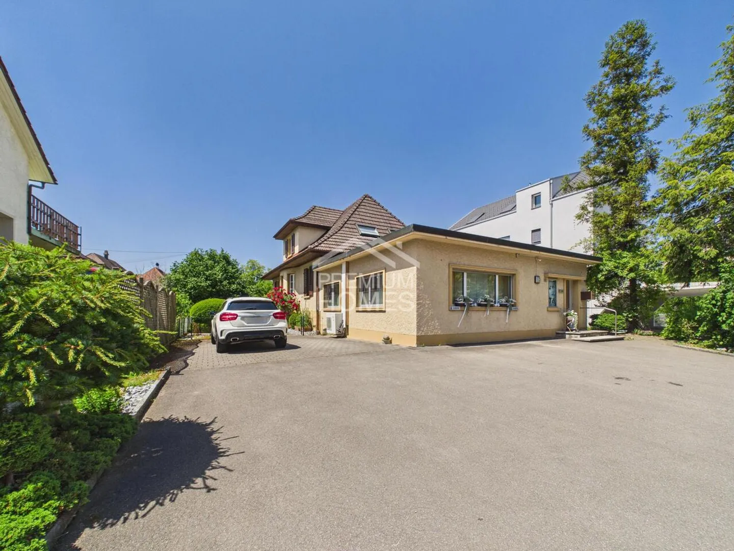 Vivere e Investire Insieme - Proprietà Doppia in Posizione Premium! - Foto 3 di 13