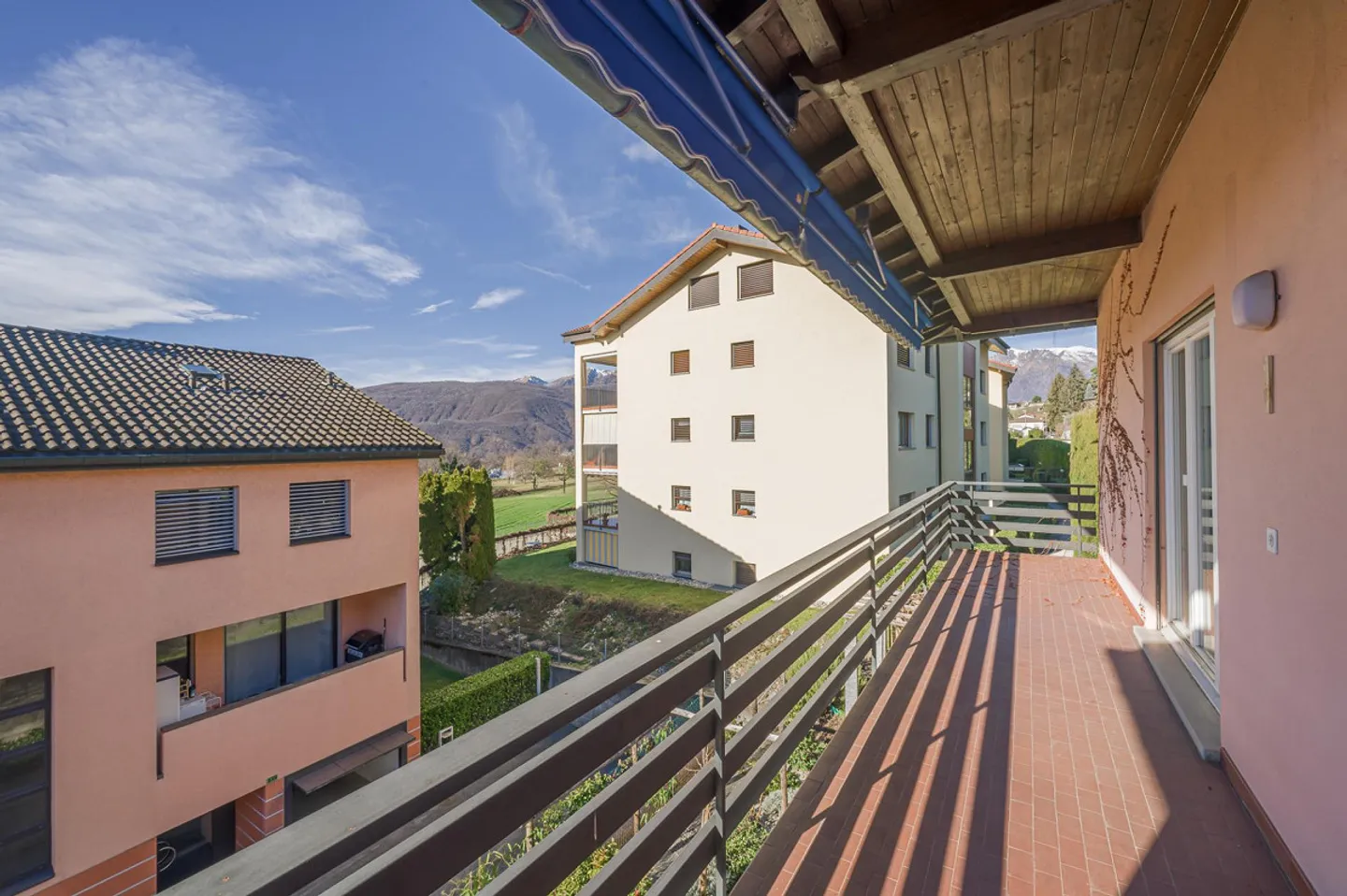 Appartement spacieux avec jardin - Photo 3 sur 13